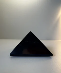 Šungit (Pyramída L)