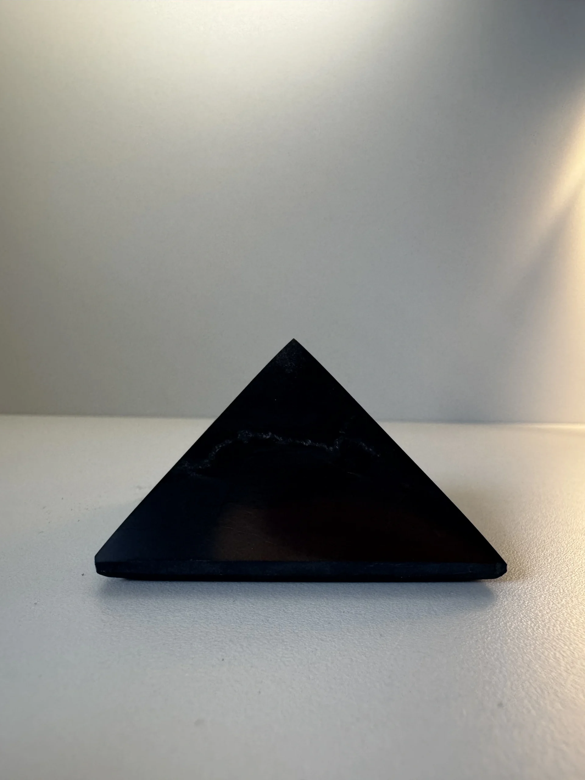 Šungit (Pyramída L)
