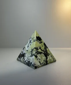 Serpentín x Pyrit "Duet" (Pyramída2)