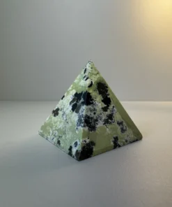 Serpentín x Pyrit "Duet" (Pyramída1)
