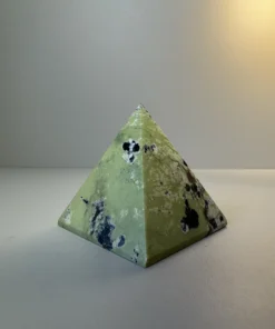 Serpentín x Pyrit "Duet" (Pyramída1) – Obrázok 3