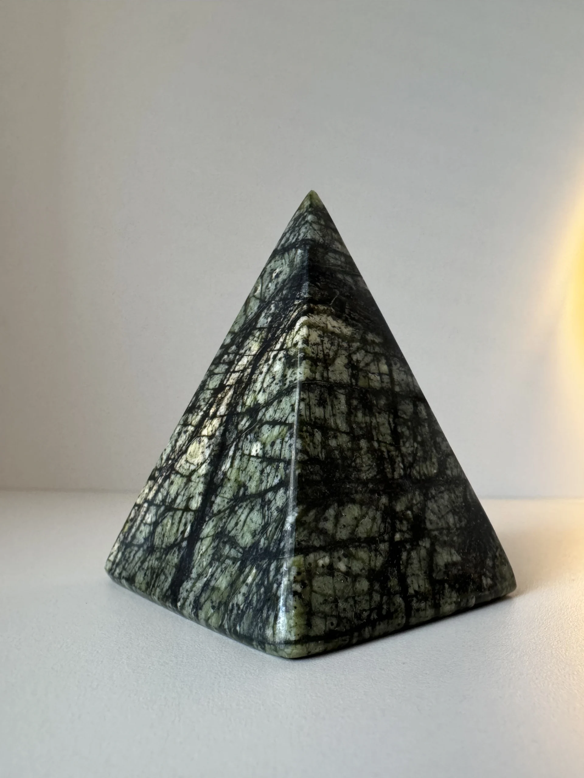 Serpentín "Jungle Green" (Pyramída1) – Obrázok 2