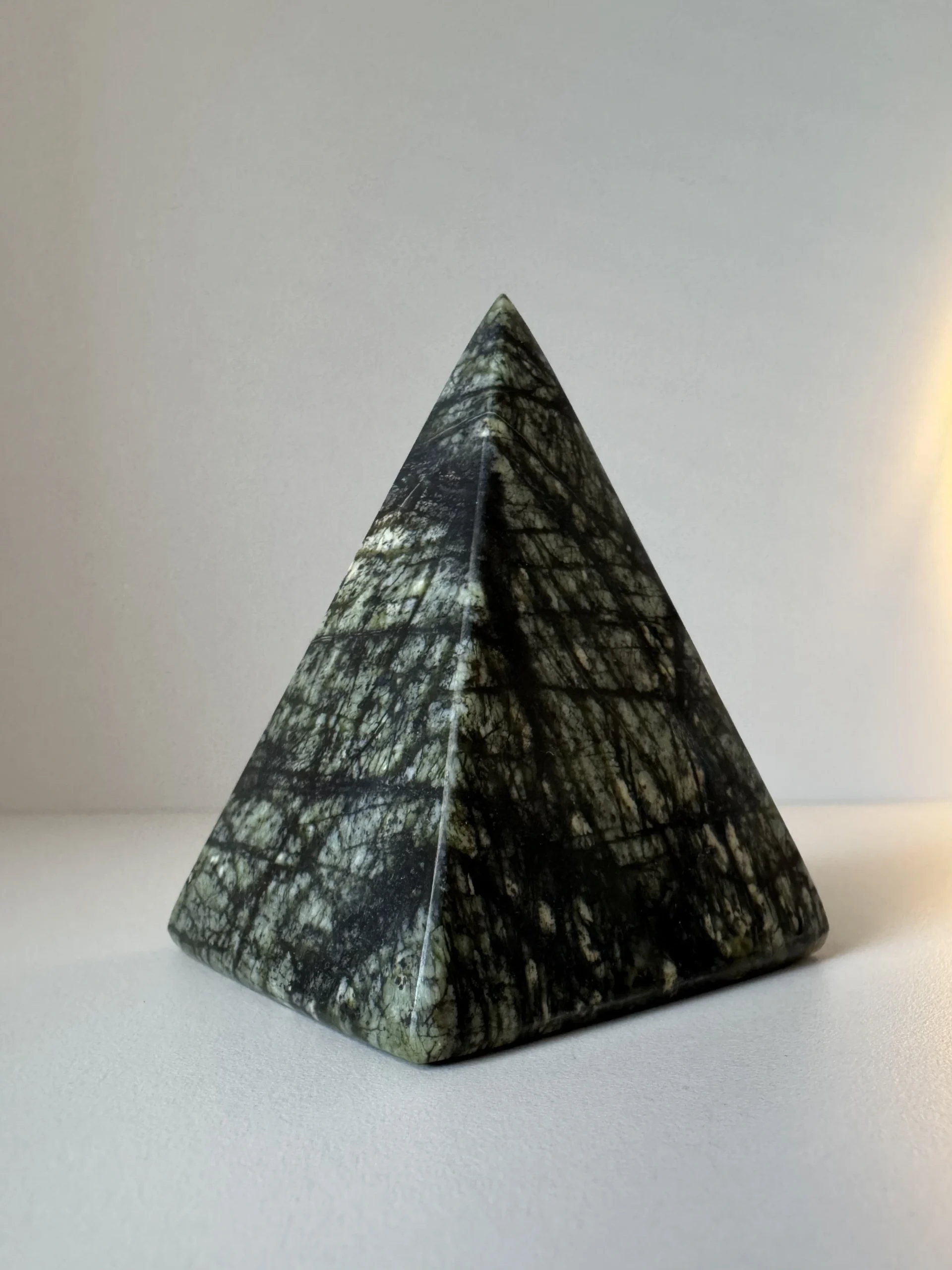 Serpentín "Jungle Green" (Pyramída1) – Obrázok 3