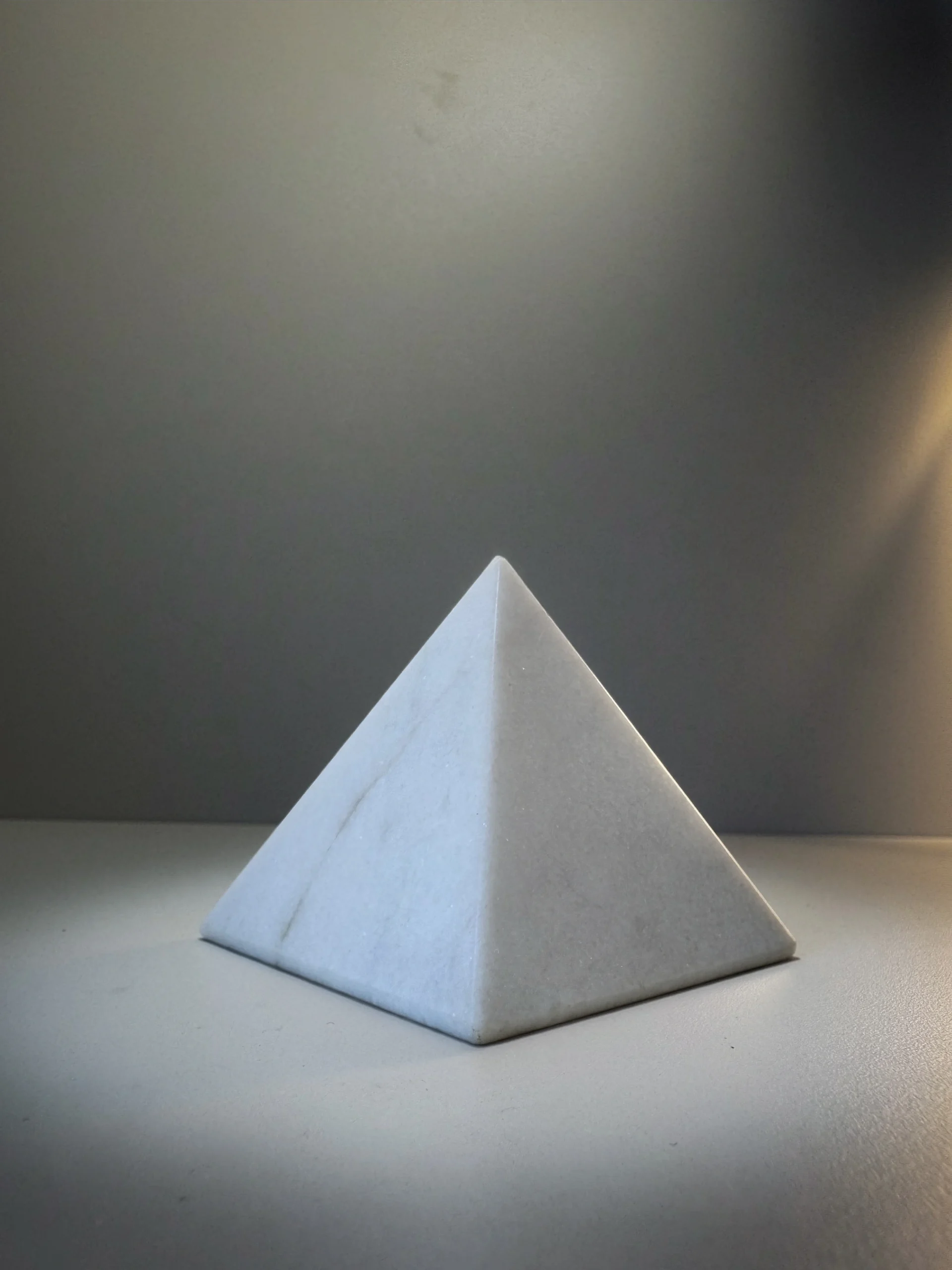 Ónyx Biely (Pyramída2)