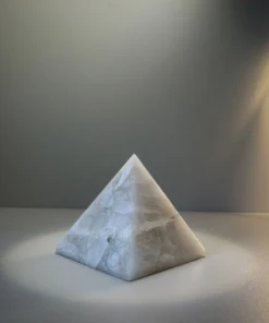 Alternative view of Ónyx Biely (Pyramída5)