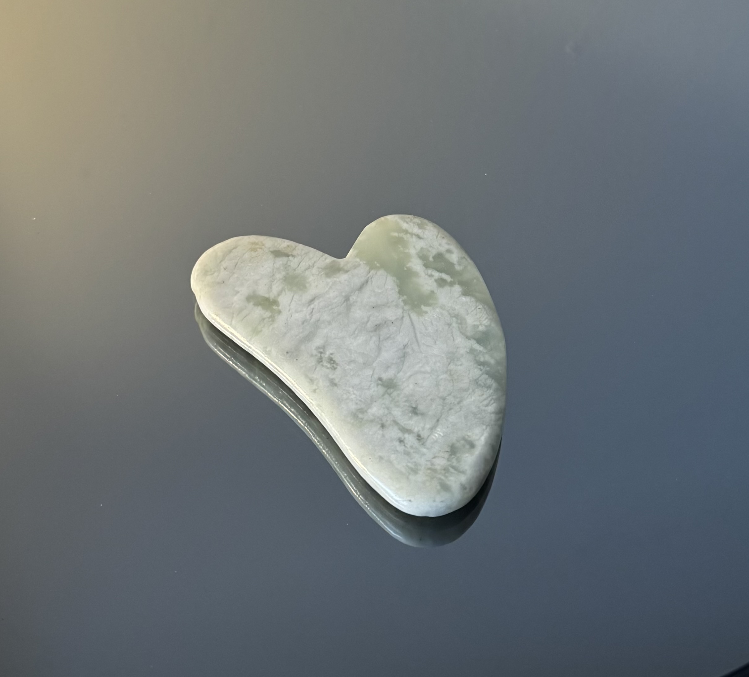 Gua Sha z prírodného kameňa (Nefrit biely)